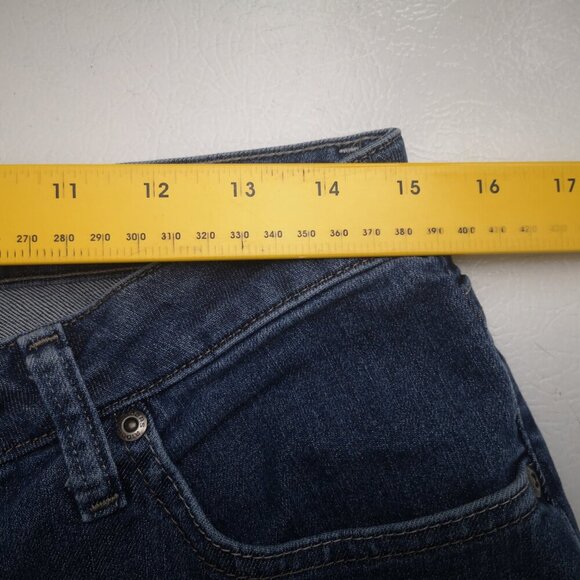 Riders by Lee Ladies Size 10M Relaxed Fit Medium Wash Straight Legs Jeans - Picture 12 of 14